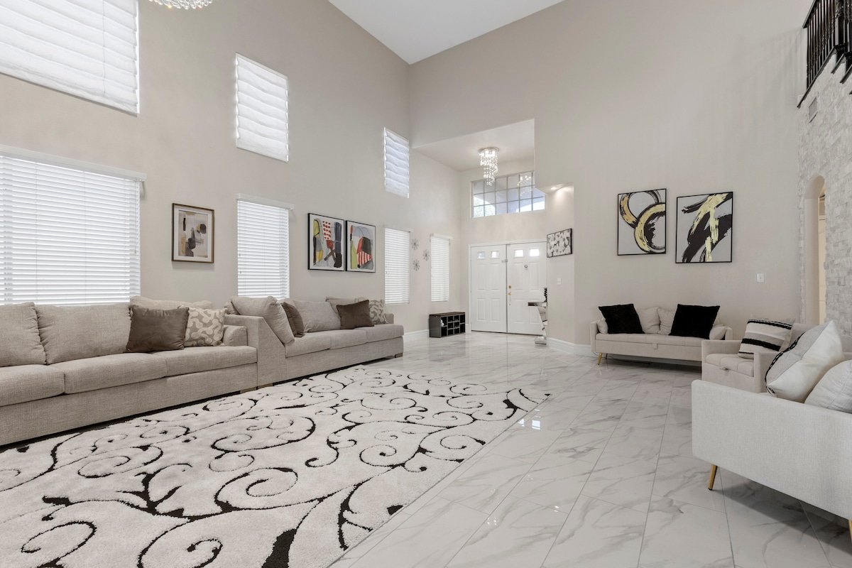 The Hera | 6 Bedrooms 4 Baths | 15 Mins to Strip gallery image 3