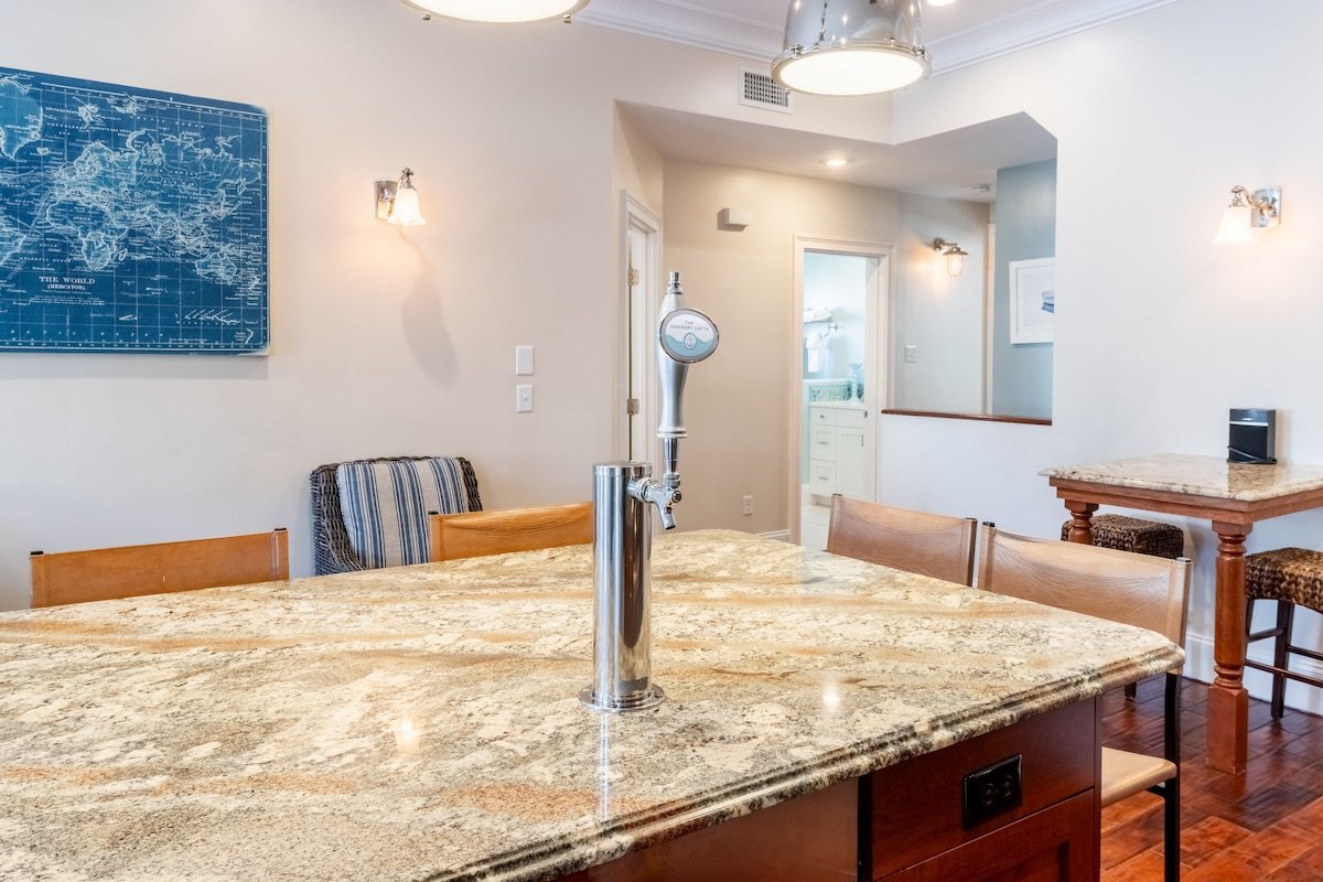 4 Decks, Views, Fireplace, Kitchen w/Kegerator gallery image 4