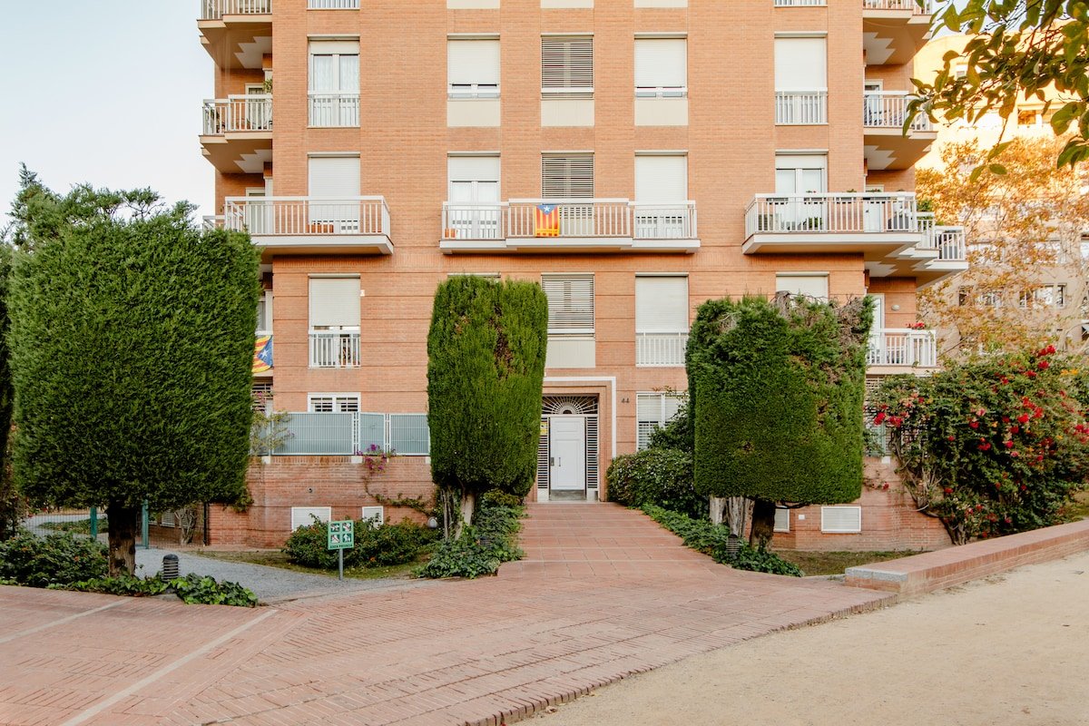 Luxury beach apt, private terrace! gallery image 5