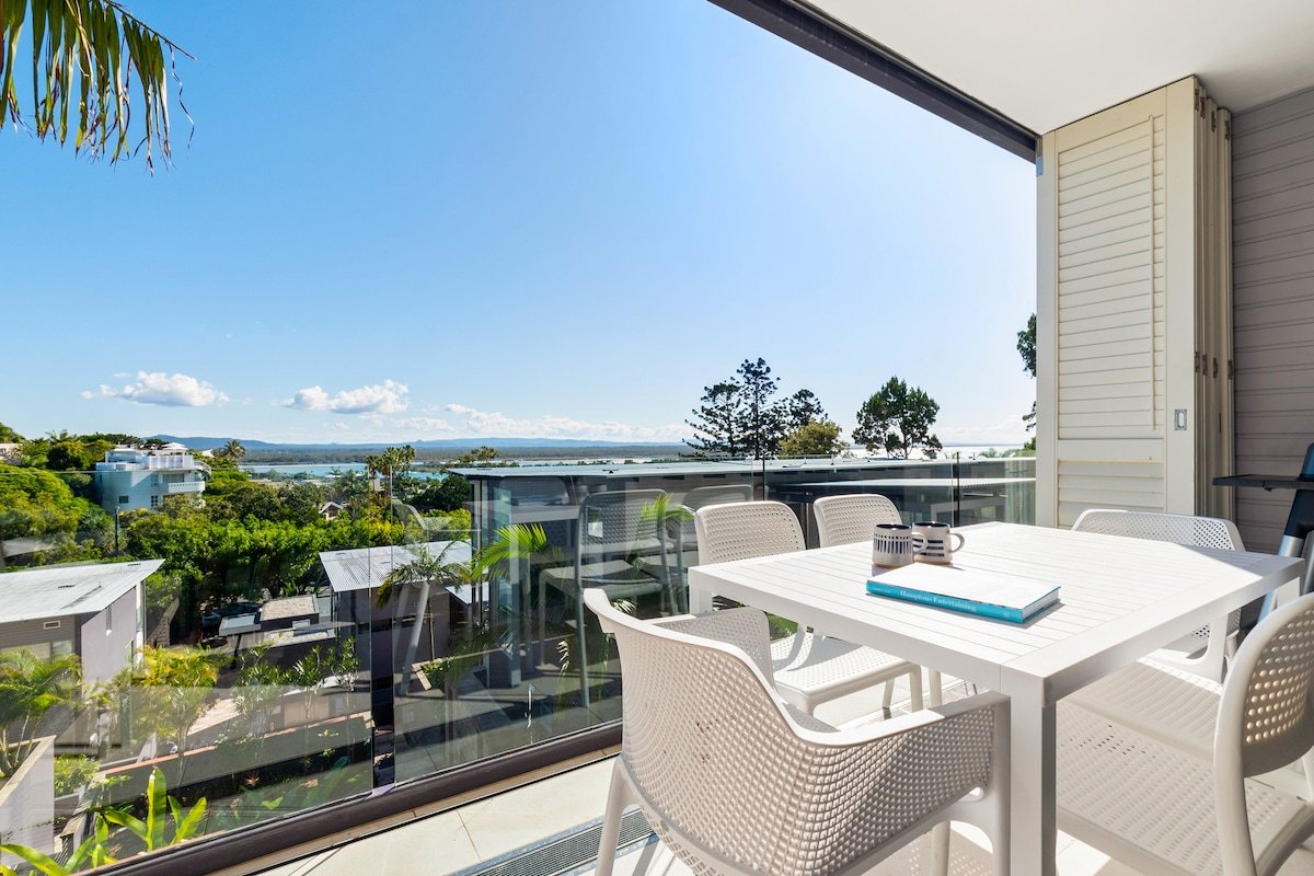 Stunning 2 Storey Apartment with Ocean Views gallery image 5