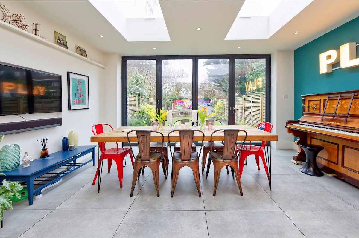 4 Bedroom House, Barnes gallery image 5