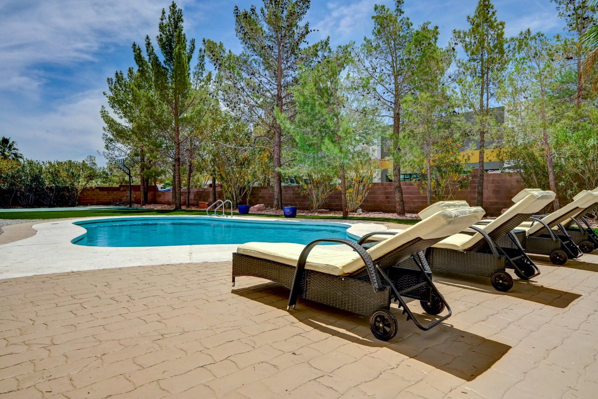 Elegance Escape: Mins to Strip, Stadium, Airport