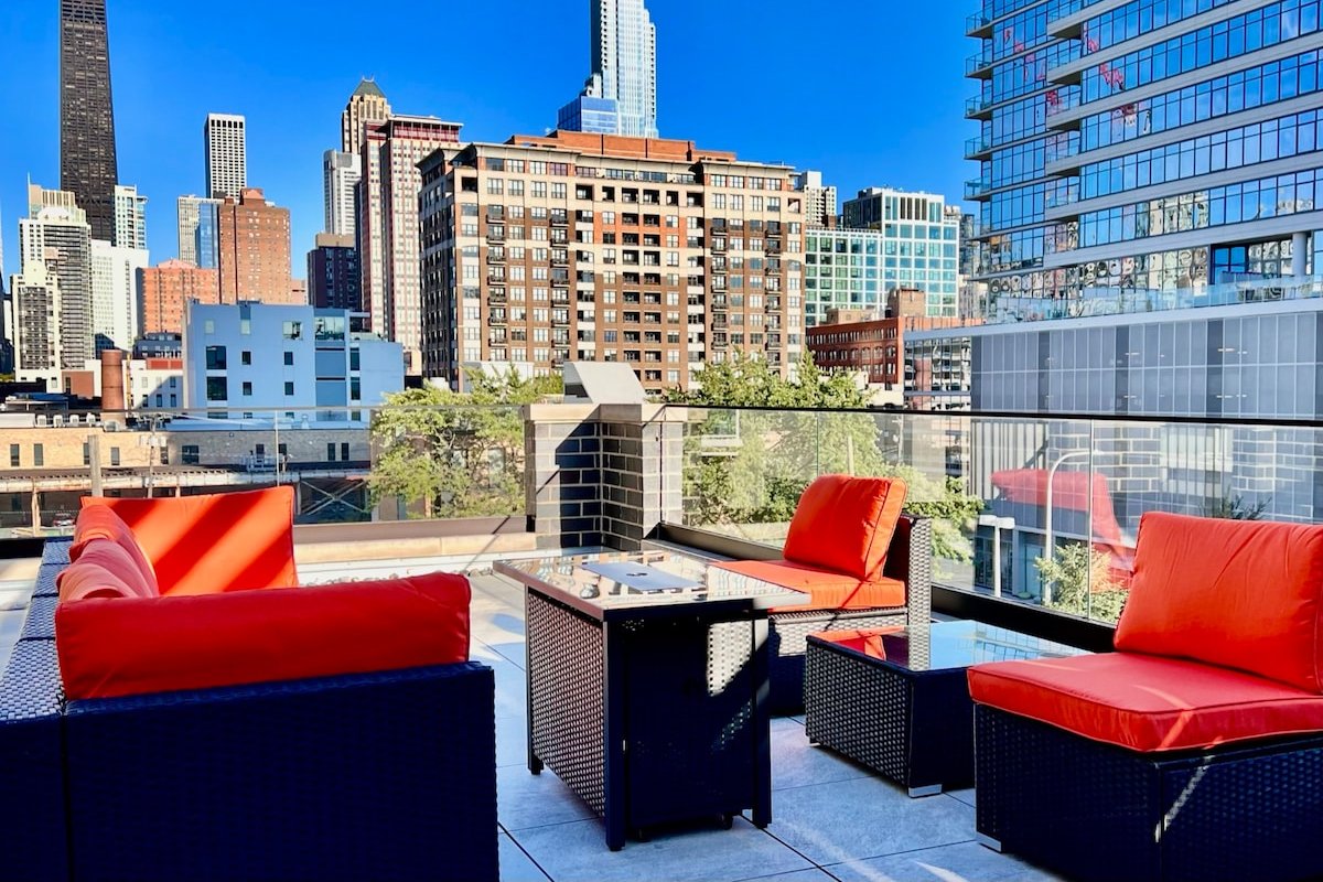 Modern 3BR with Private Rooftop & Free Parking gallery image 2