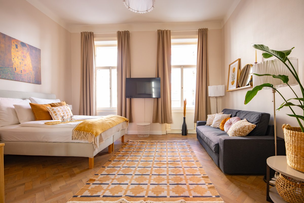 Fabulous five-room Apartment next to City Center