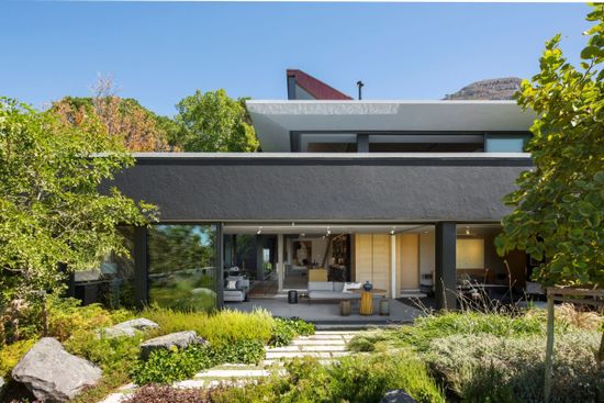 Photo 2 of Cape Kloof accommodation in Higgovale, Cape Town with 4 bedrooms and 4 bathrooms