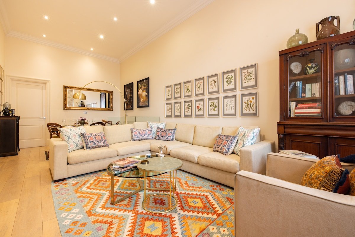 Paddington 3-Bed 5-Guest Large Apartment gallery image 2