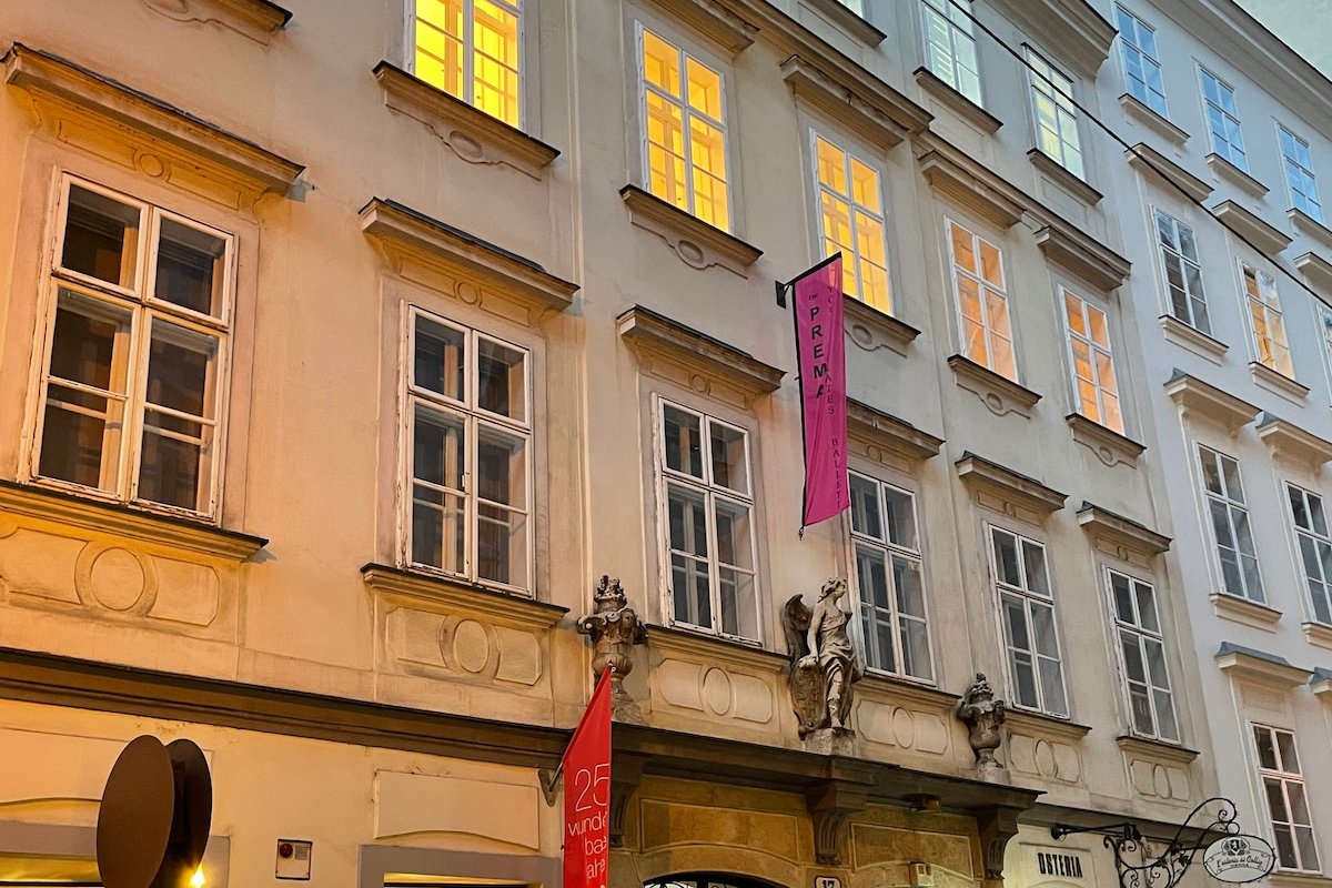 Ronacher – City Apartment Downtown Vienna gallery image 3