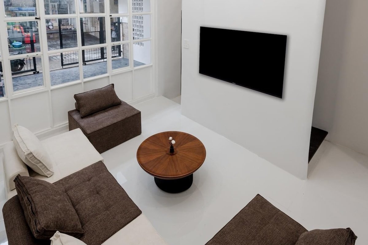 Modern Luxury Pool villa,heart in BKK,MRT,Ratchada gallery image 3