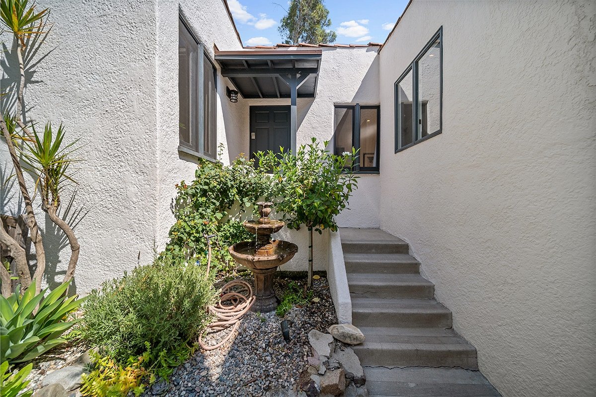 Spanish-style Hollywood Hills Home gallery image 4