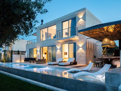 NEW Lux Villa*Heated SaltyPool*BBQ*SeaView*Garden