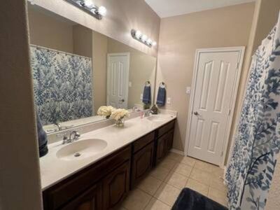 Home Theater, Game Room and Close to Everything!