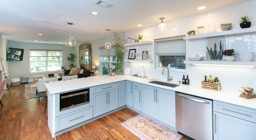 Aztec Abode – Central Modern 3 bed/3 bath {New} gallery image 3