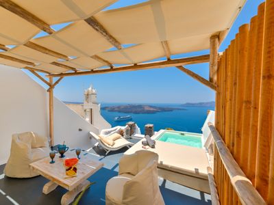 FIRA WHITE RESIDENCE DELUXE VILLA