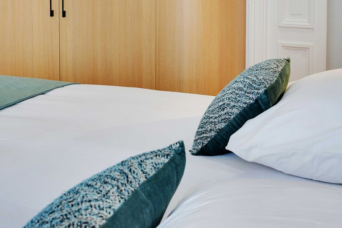 Exceptional Property with 4 Bedrooms at the Louvre gallery image 5