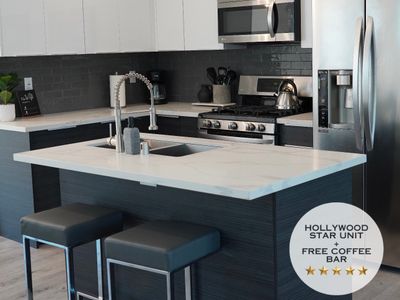 King Private Gem + 2 Car Garage+7 min to Universal