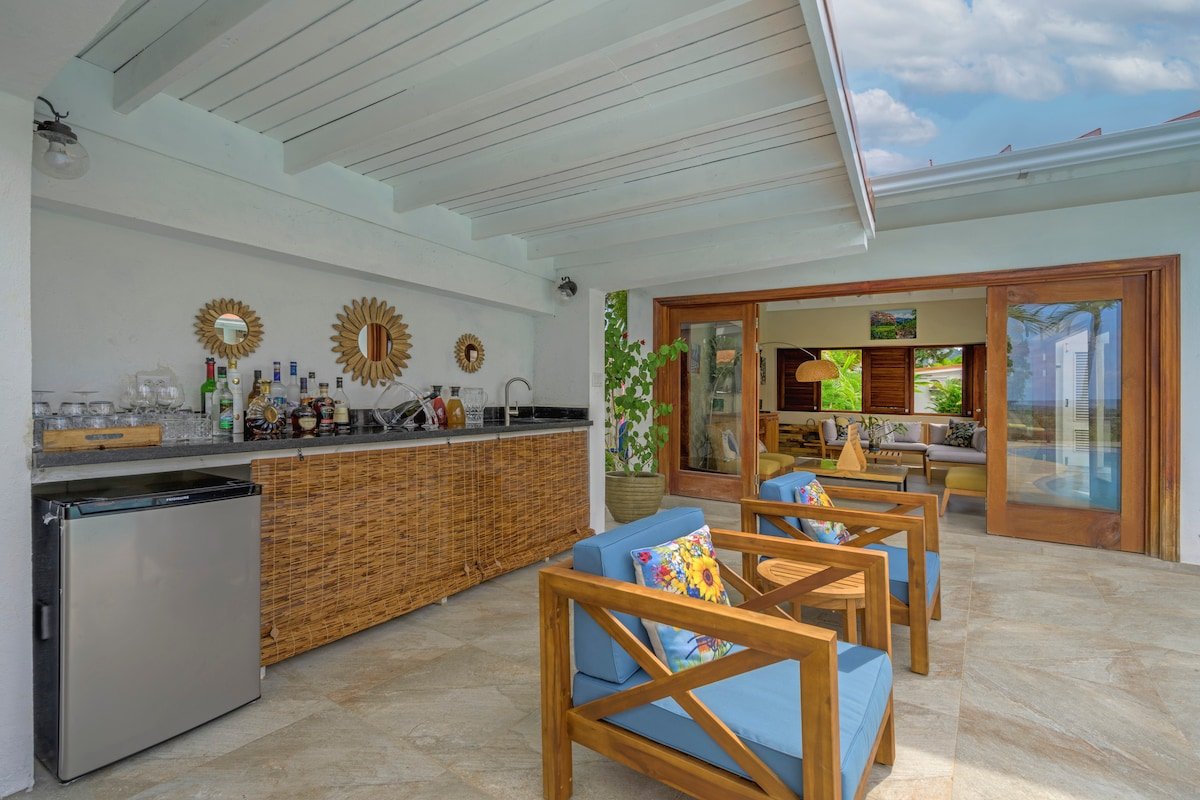 Sun Spot Villa On The Beach gallery image 3