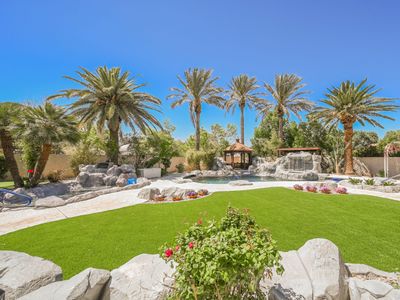 Studding Pool with Waterfalls 6 bedrooms Home