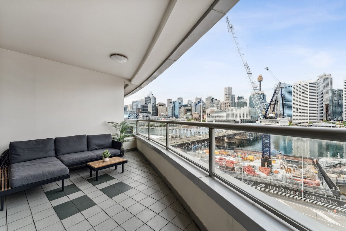 Harbourfront City Views w/ Pool, Parking & More gallery image 3