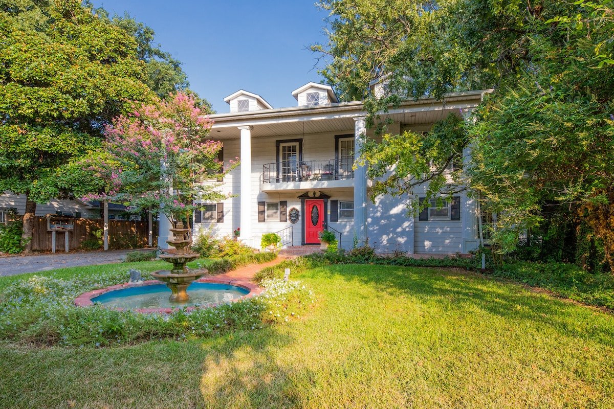 The Azalea Main House, central, King beds, 2 acres gallery image 2