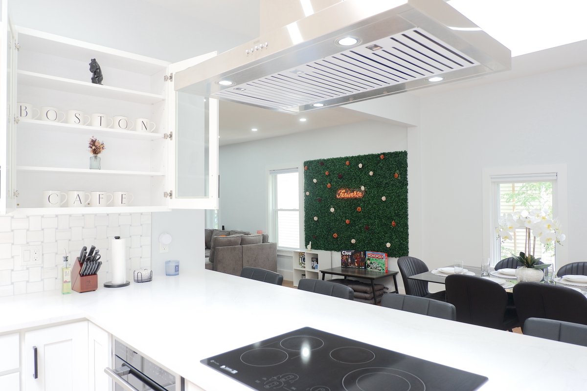 Modern 5BR | Near Subway & Downtown | Free Parking