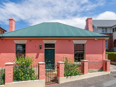 Historic Waterloo Cottage