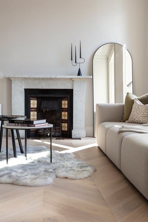 Stunning 3-Bed Castle Views in Historic Edinburgh gallery image 3