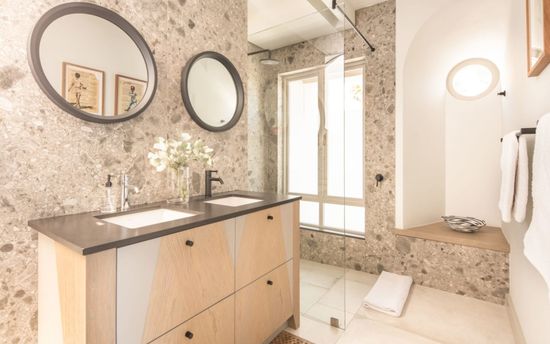 Photo 4 of 52 Victoria Road accommodation in Bakoven, Cape Town with 5 bedrooms and 5 bathrooms