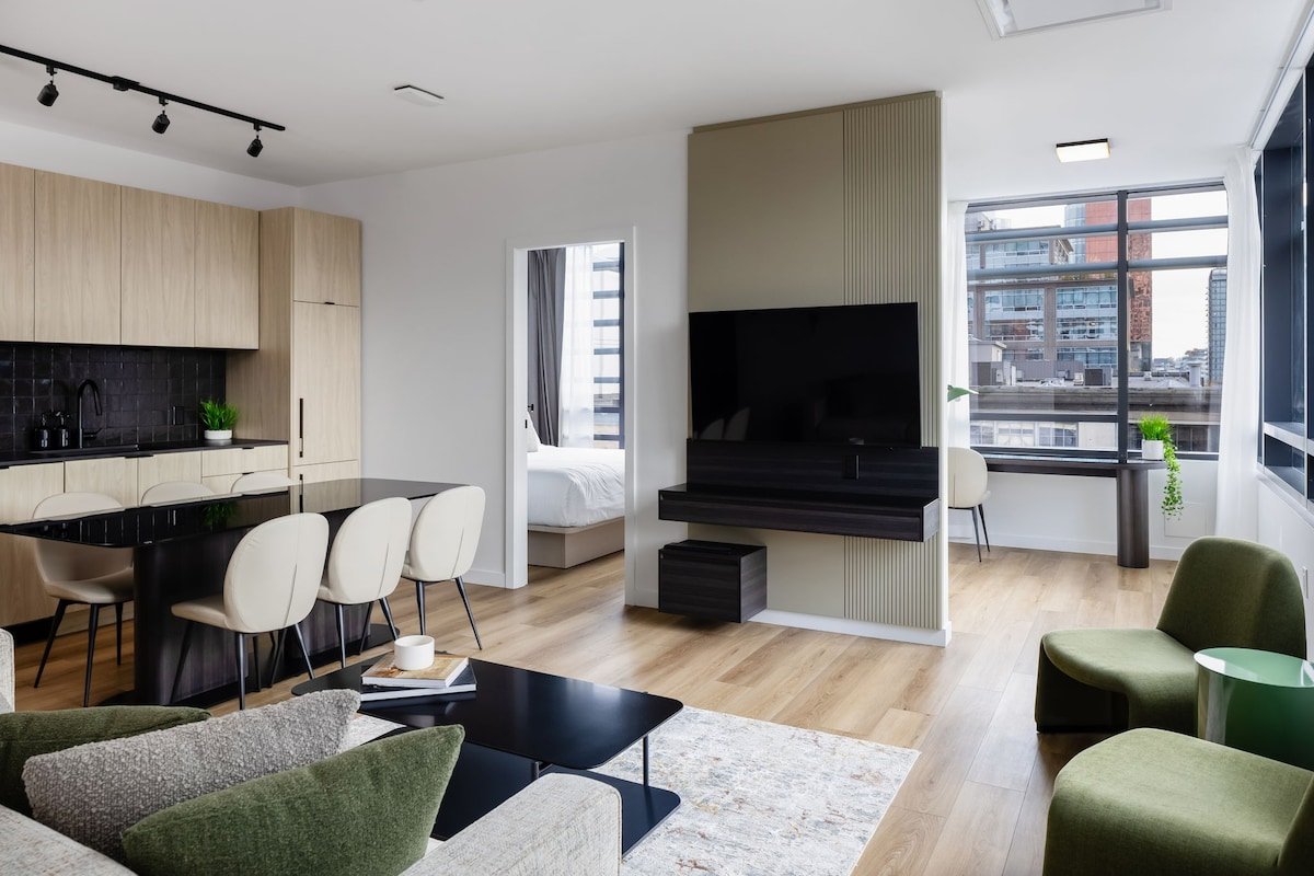Smithe House Two Bedroom Apt + Office – Yaletown gallery image 5