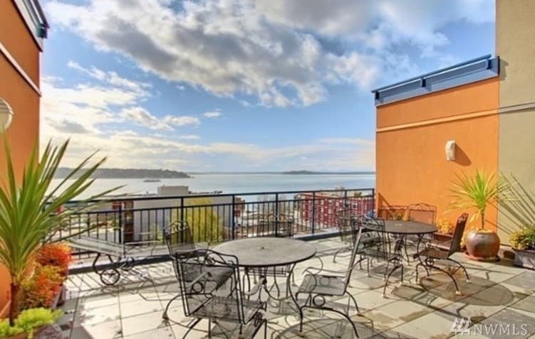Cozy Belltown Condo with amazing Elliott Bay Views gallery image 4