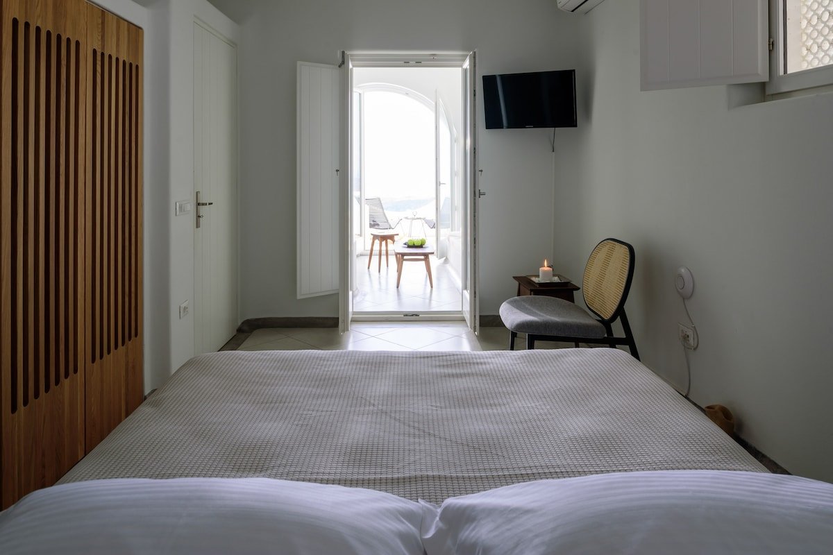 Aethria Villa in Imerovigli gallery image 5