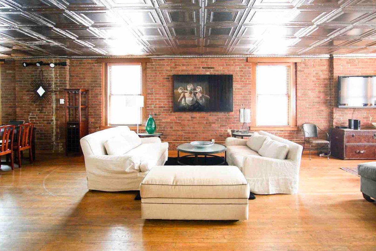 Huge Prvt Suite in Massive Loft in Lt-Italy/SoHo gallery image 4