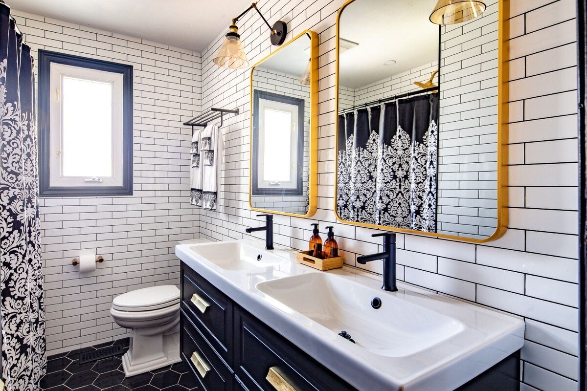 Tasteful decorum 3 bdrm home with coffee &wine bar gallery image 3