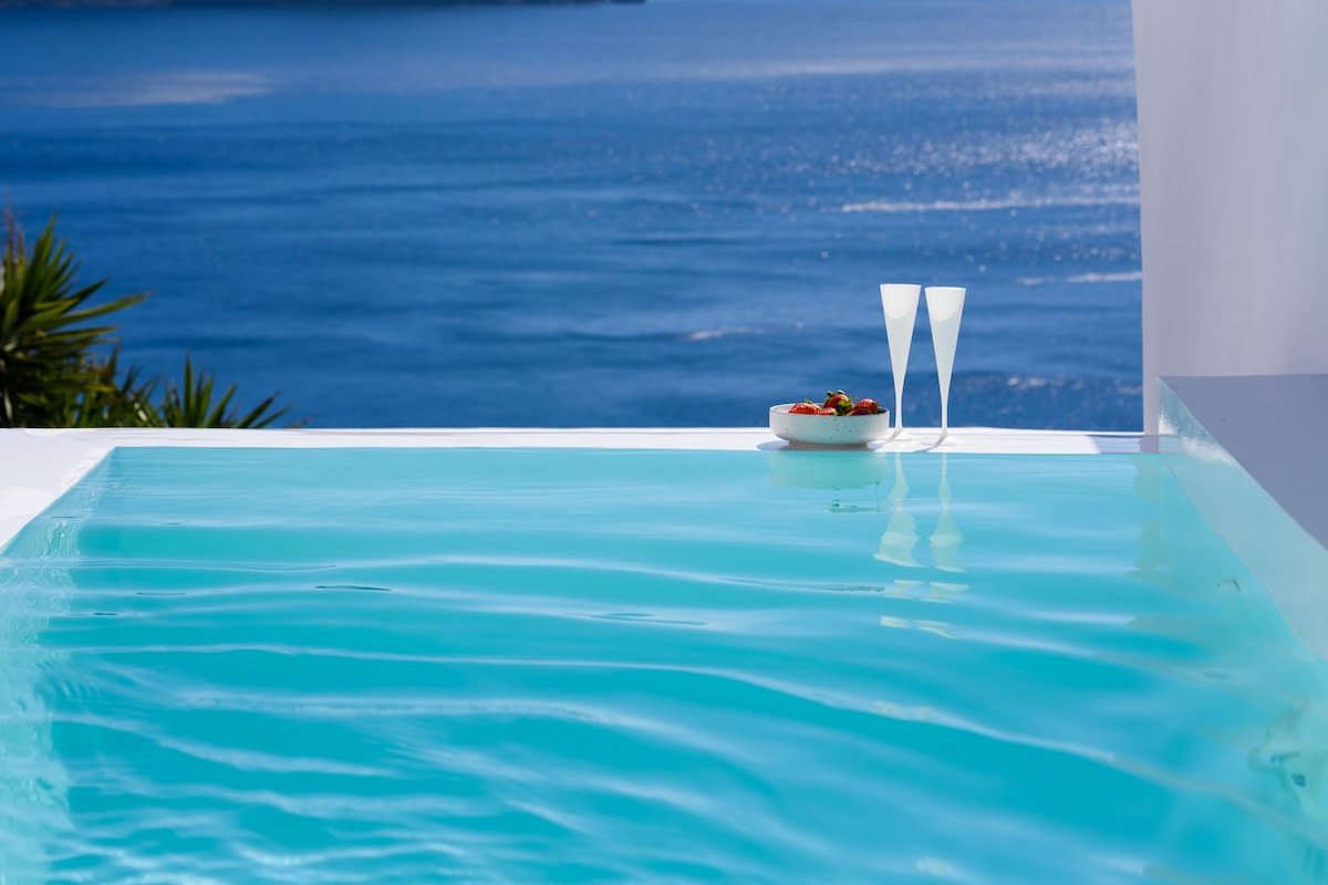 Cave Villa With Heated Plunge Pool & Caldera View gallery image 5