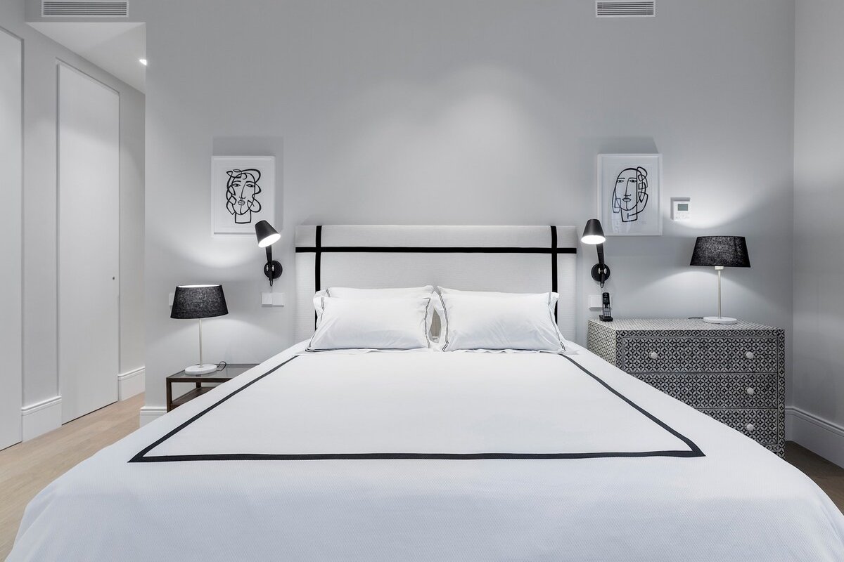 Elegant Justicia apartment, 3BR, w/balconies – JII gallery image 4