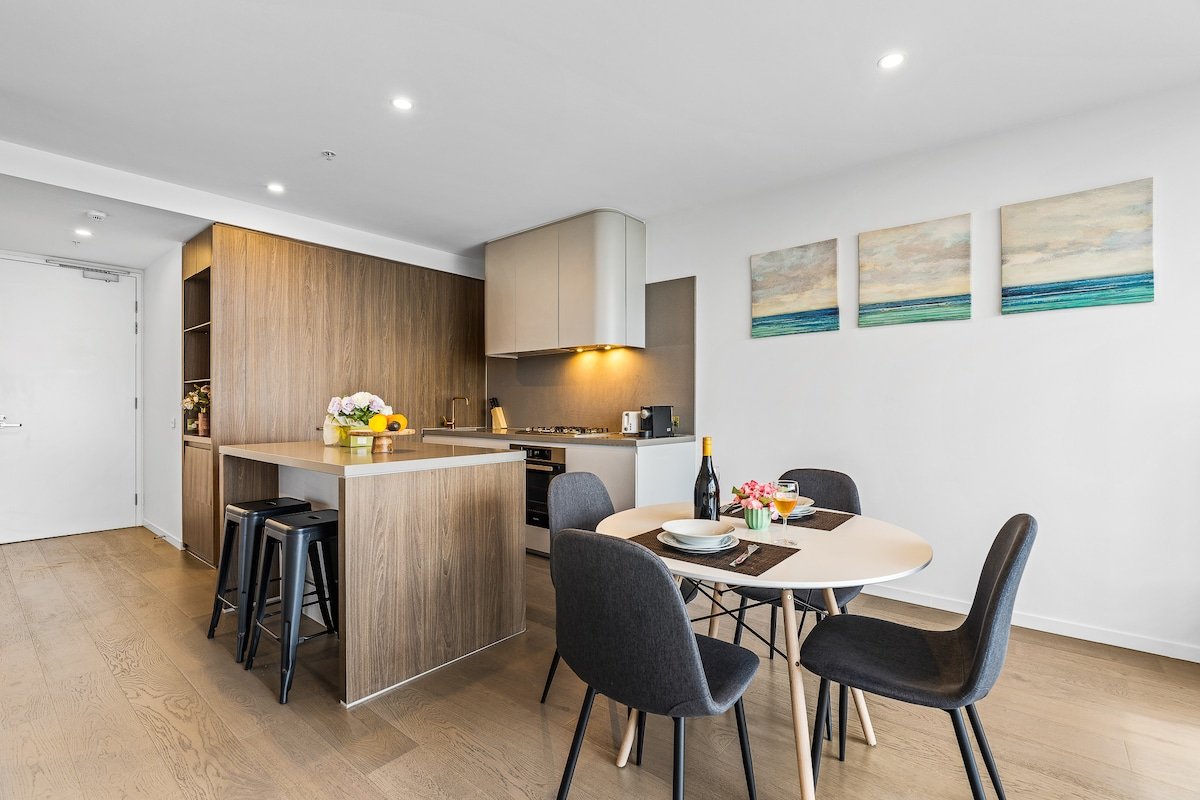 Sky garden on the Glen – 3 BRs gallery image 5