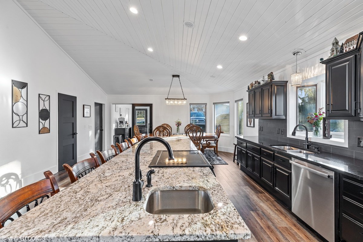 Modern Patio Home Next to Lake Francis Beach! gallery image 4