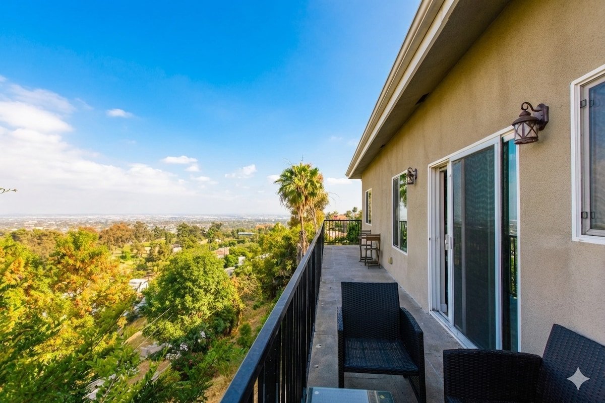 Hilltop Views! Large 5BR Home + Private Guesthouse gallery image 2