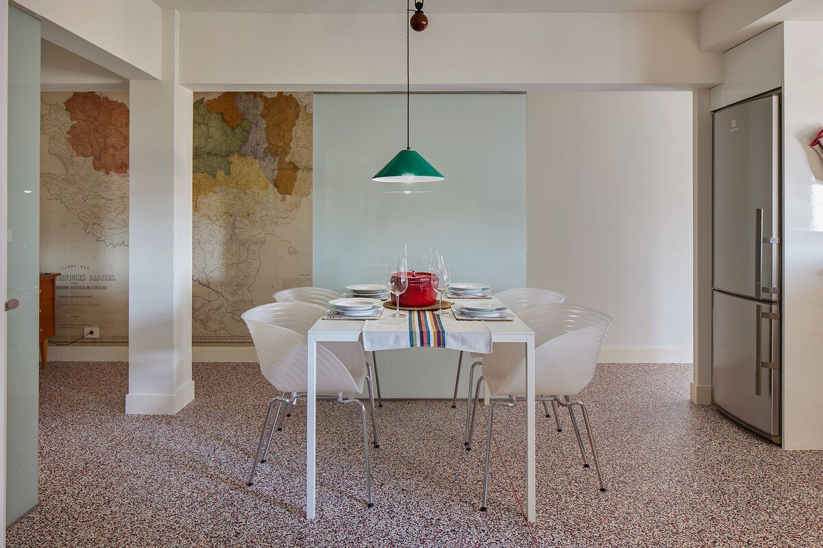 Fantastic Apartment Near The Beach. gallery image 4