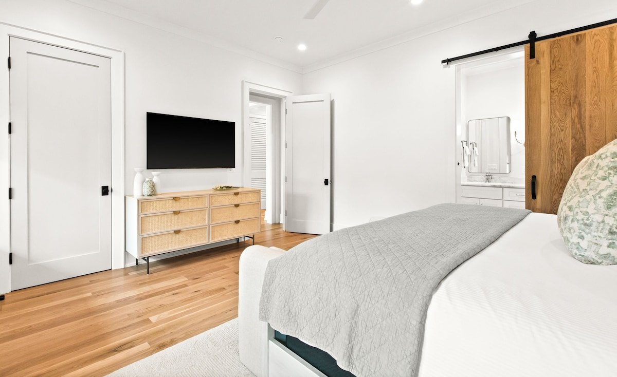 169 Lakeview Drive gallery image 4