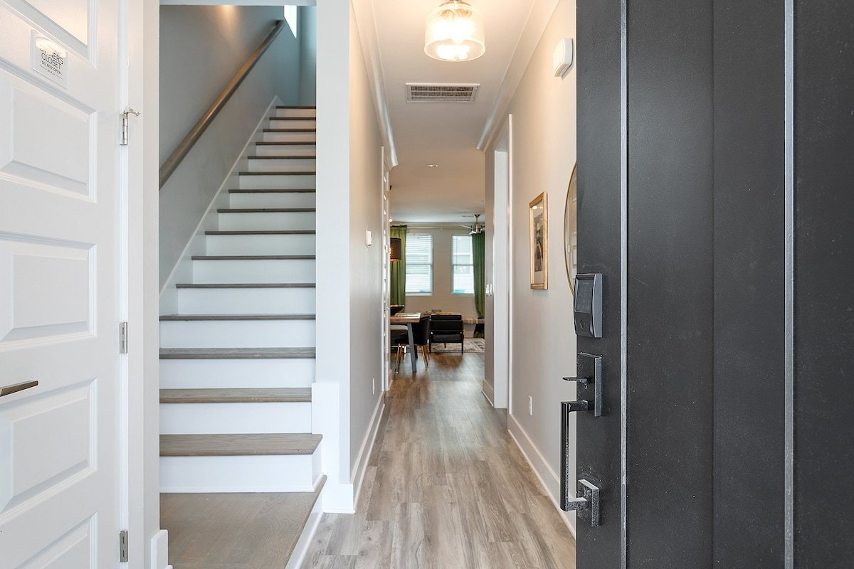 NEW 5-bed 4.5 Bath Perfect for Girls or Guys Trips gallery image 5