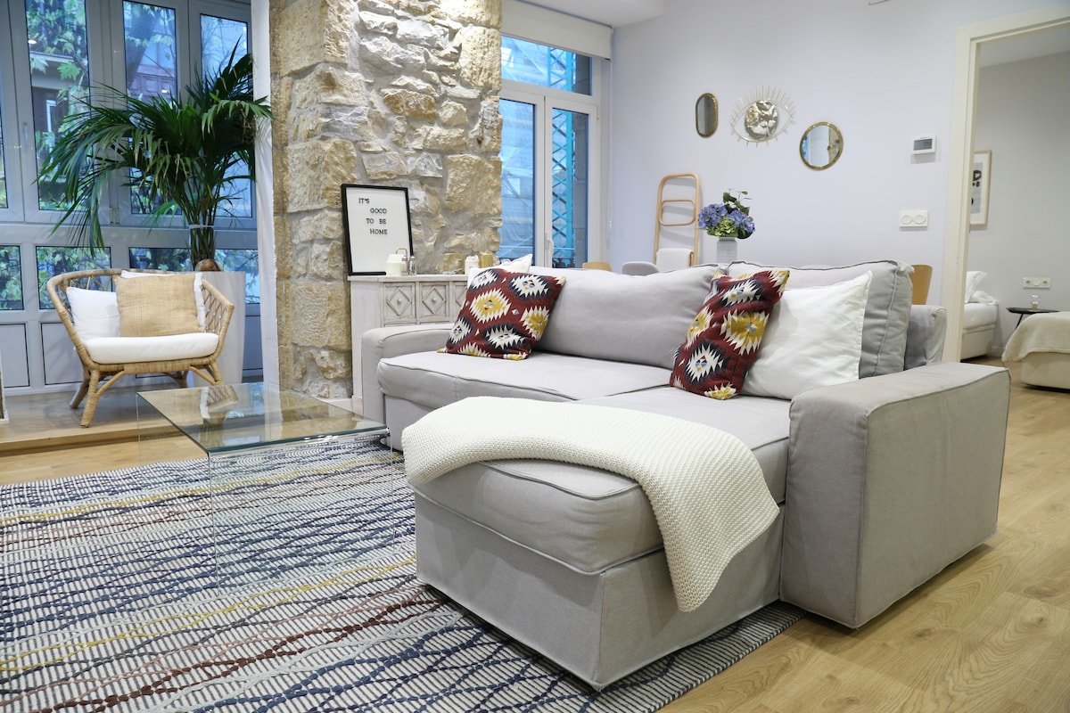 Cozy and centric apartment by Cisan Rentals gallery image 2