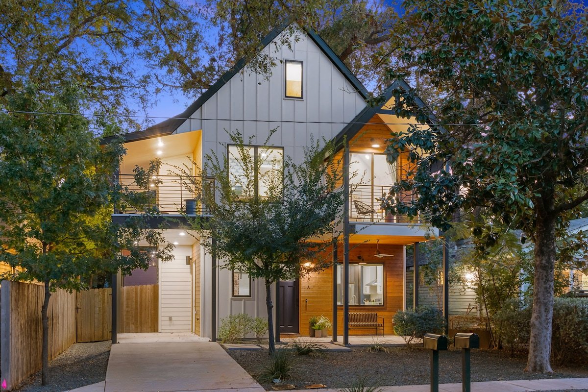 Pool, Hot Tub | 1mi Downtown | 2 Homes | 16 Guests gallery image 3