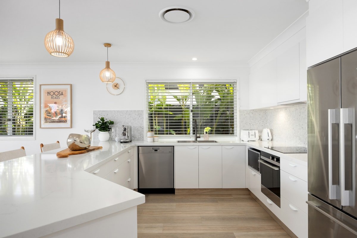 Noosa, Canal Side 4 bedroom Home With Pool! gallery image 4