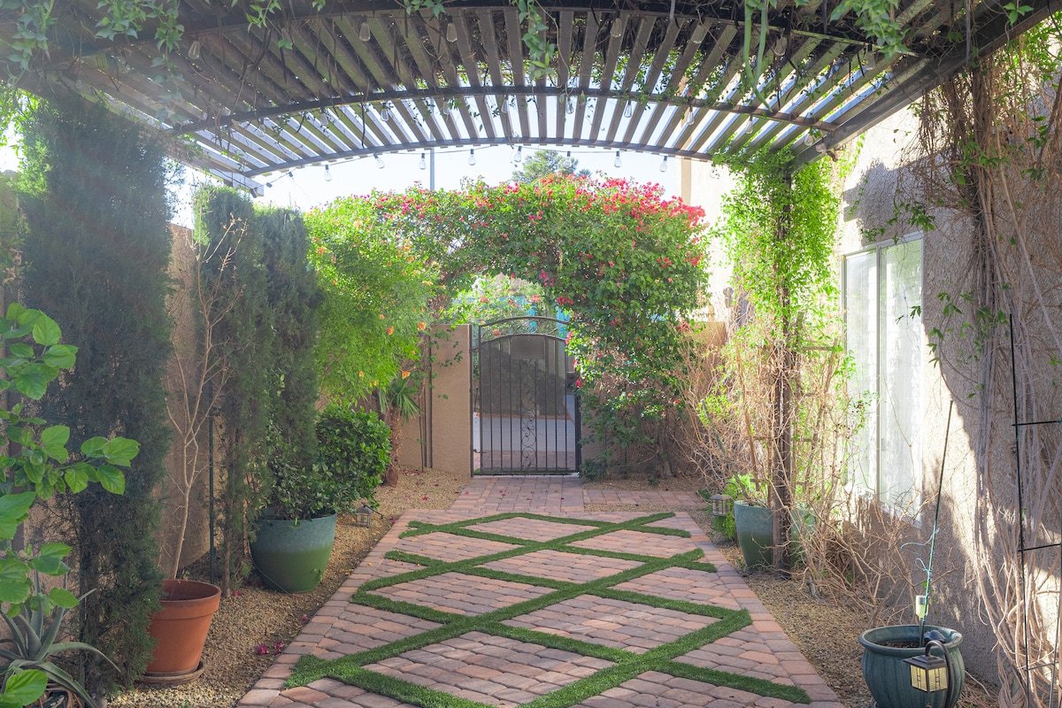 Las Vegas Pool House – Near LV Strip & Airport gallery image 5