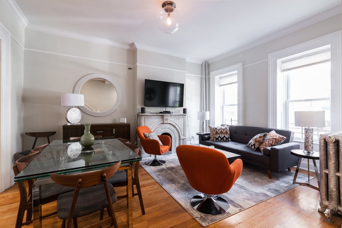 Modern Mid-Century Townhouse in Williamsburg! gallery image 3