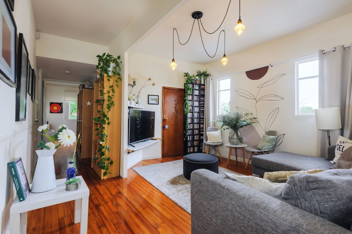 Lomas French Balcony gallery image 5