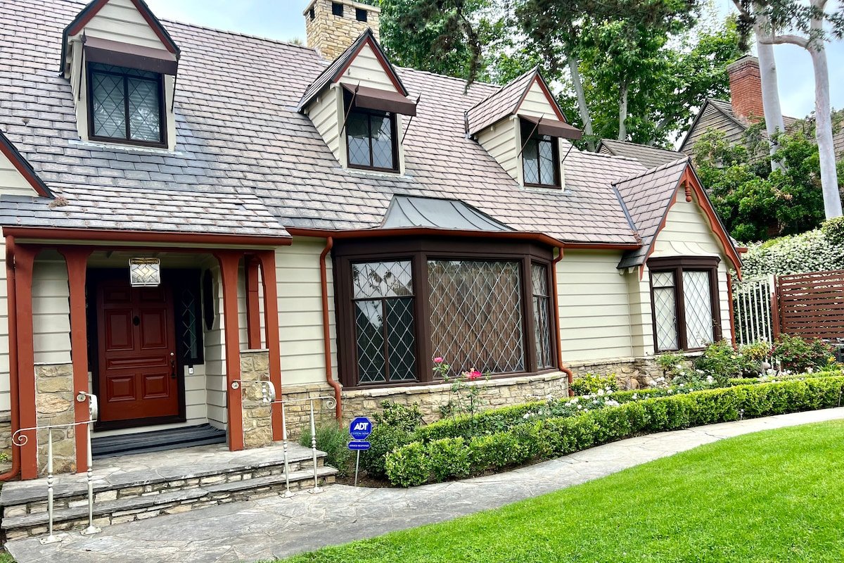 Entire Home Paradise In the Hollywood Hills gallery image 3