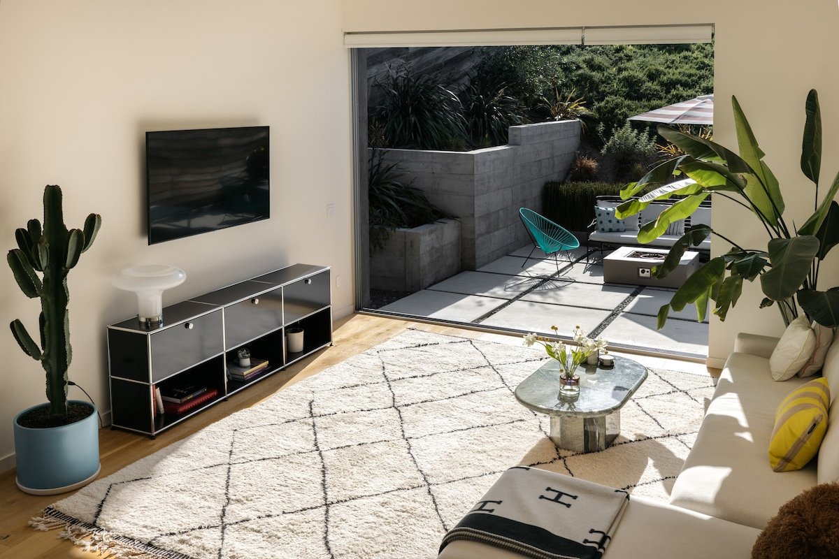 Modern home in Silver Lake gallery image 4