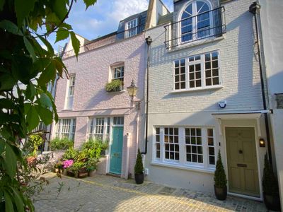 New Luxury Town House with AC