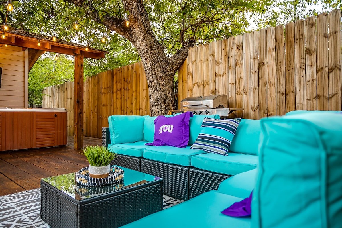 The TCU Game Day House w/Game Room/Hot Tub gallery image 2